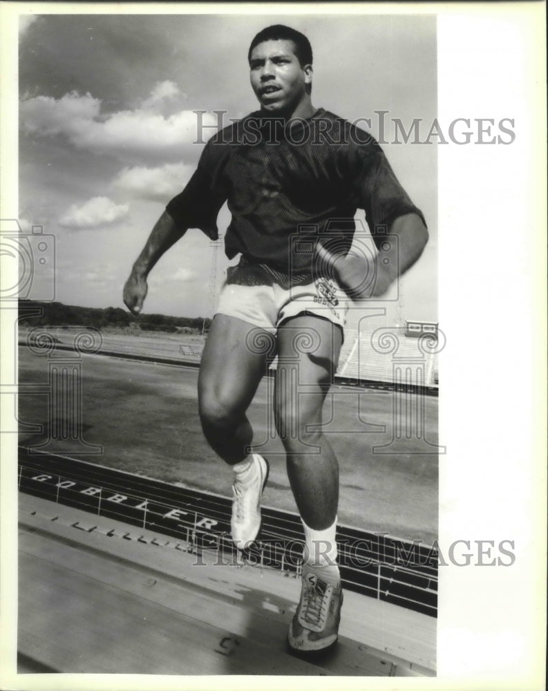 1988 Press Photo Cuero High School football player Robert Strait - sas02750- Historic Images