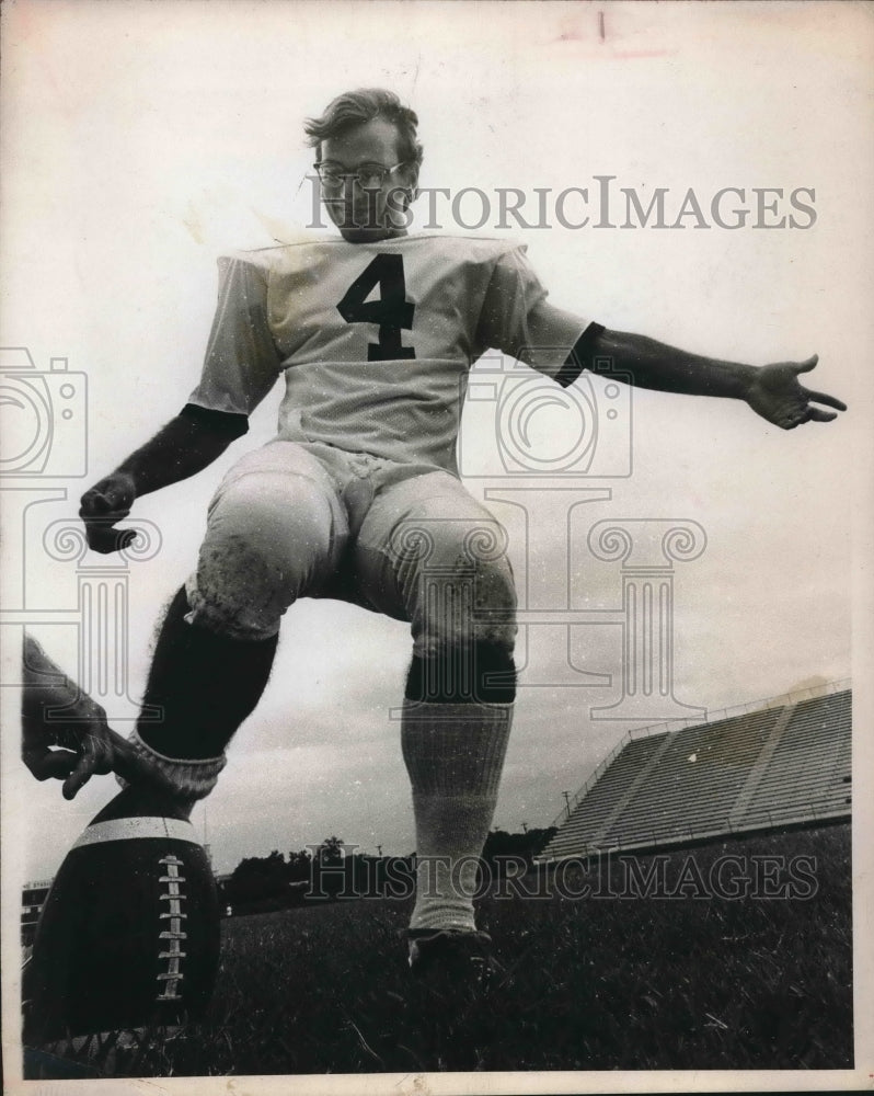 1975 Press Photo Trinity Football's Duncan Pringle Kicking Specialist- Historic Images