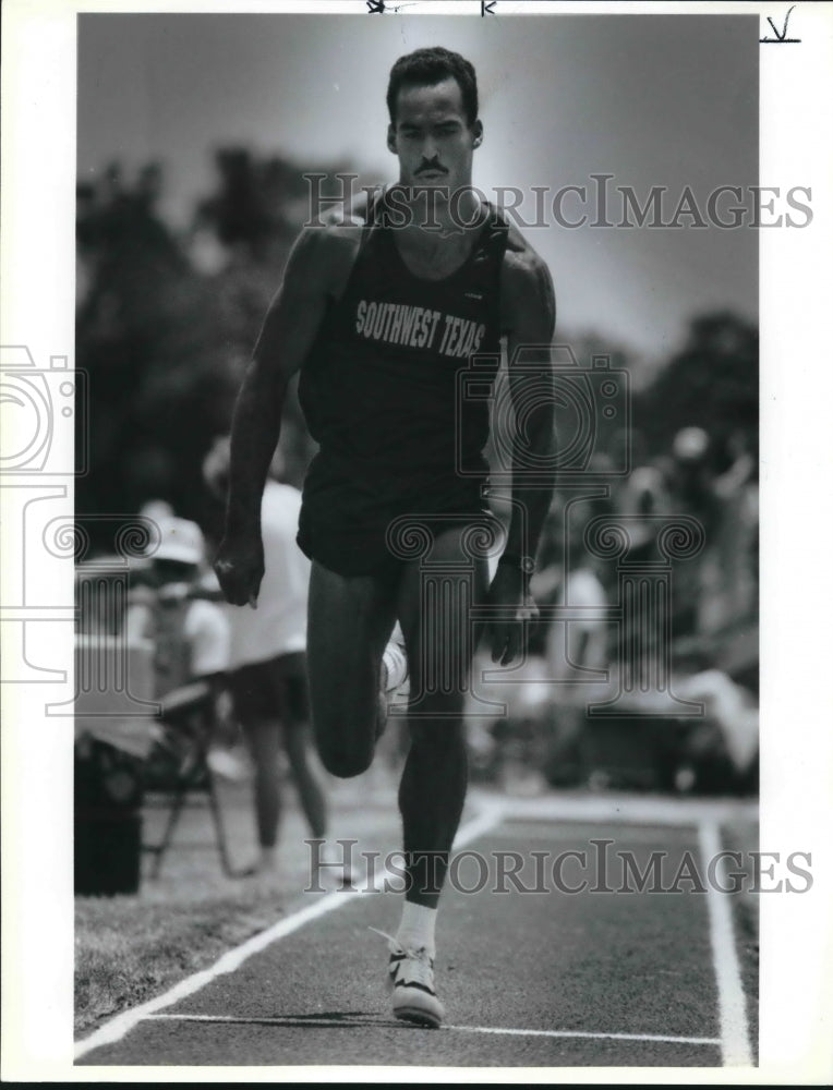 1990 Press Photo Drew Fucci, Southwest Texas College Track Long Jumper- Historic Images