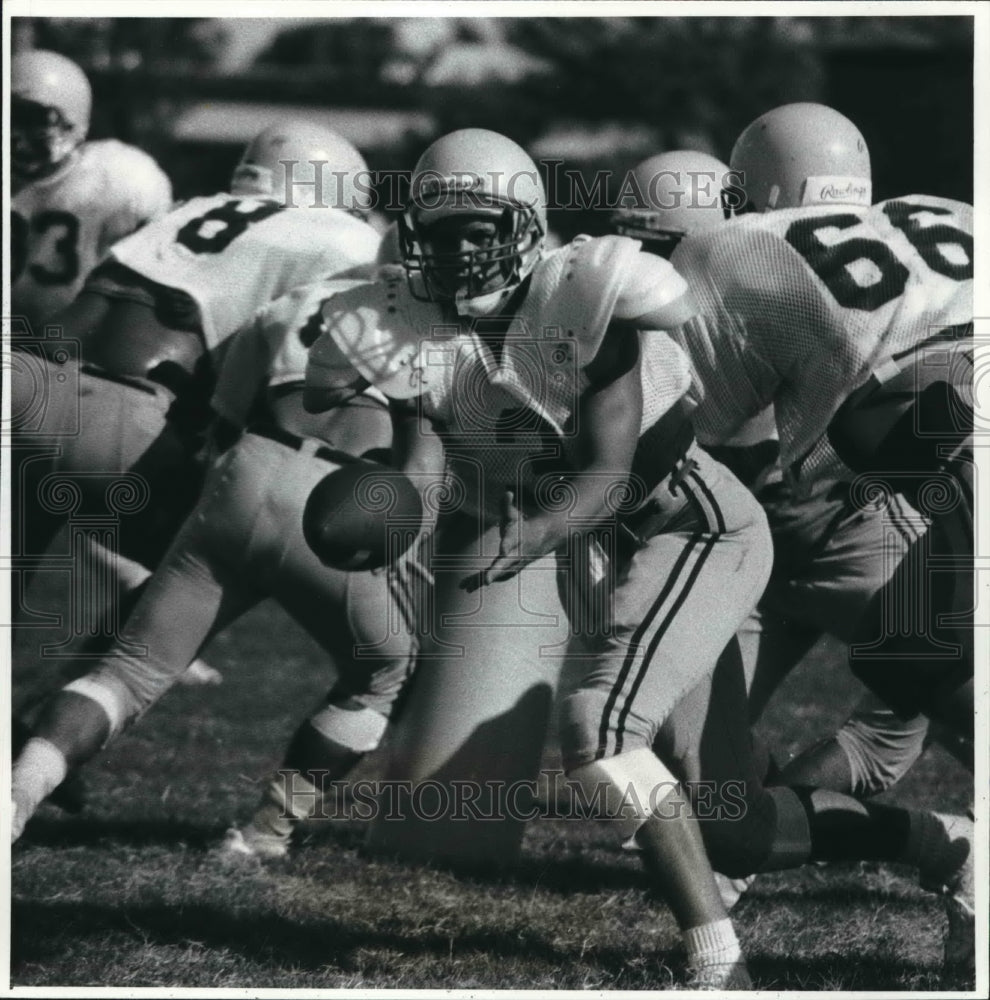 1988 Press Photo Jeff Hawkes, Uvalde High School Football Quarterback at Game- Historic Images