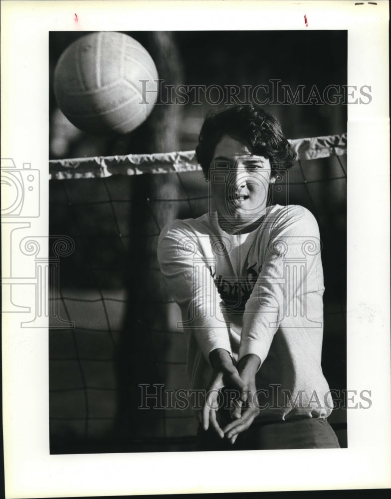 1983 Press Photo Gladia Hollis University of Texas San Antonio Volleyball Player- Historic Images