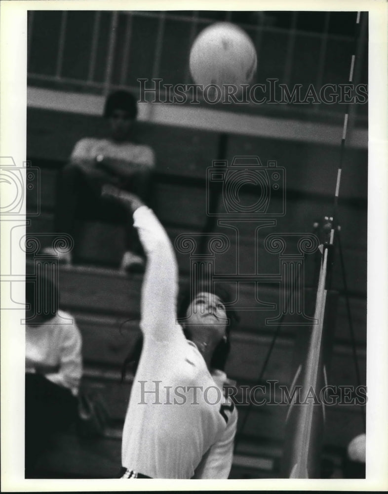 1983 Press Photo Aurora Garza, College Volleyball Player - sas03358- Historic Images
