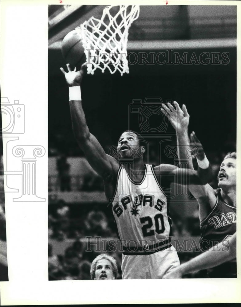 1984 Press Photo Gene Banks, Spurs Basketball Player at Game - sas03384- Historic Images