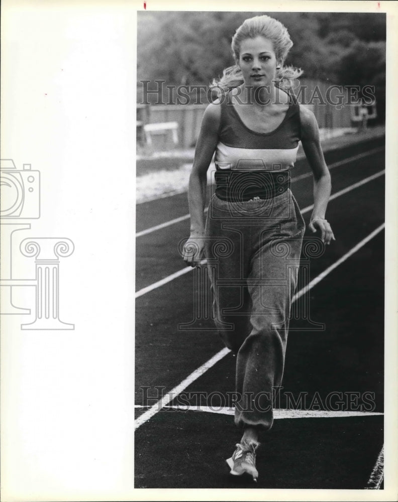 1983 Press Photo New Braunfels High track athlete Krista Pink - sas03497- Historic Images