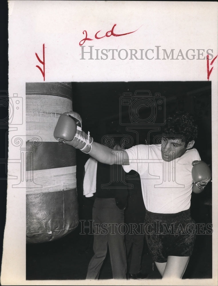 Press Photo Boxer Leonardo Leguero - sas03557- Historic Images