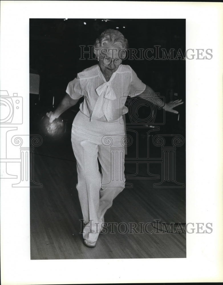 1988 Press Photo Helen Baetz at Texas Women&#39;s Bowling Association Tournament- Historic Images