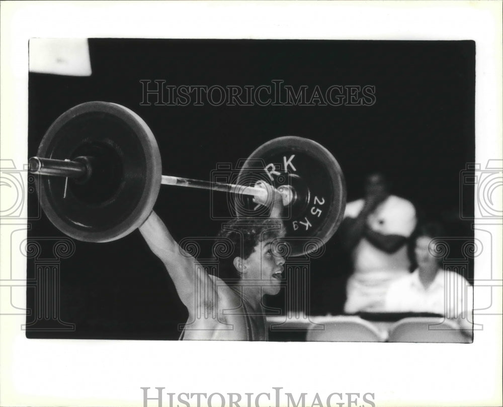 1989 Press Photo A weightlifting competitor at the 1989 AAU Junior Olympics- Historic Images