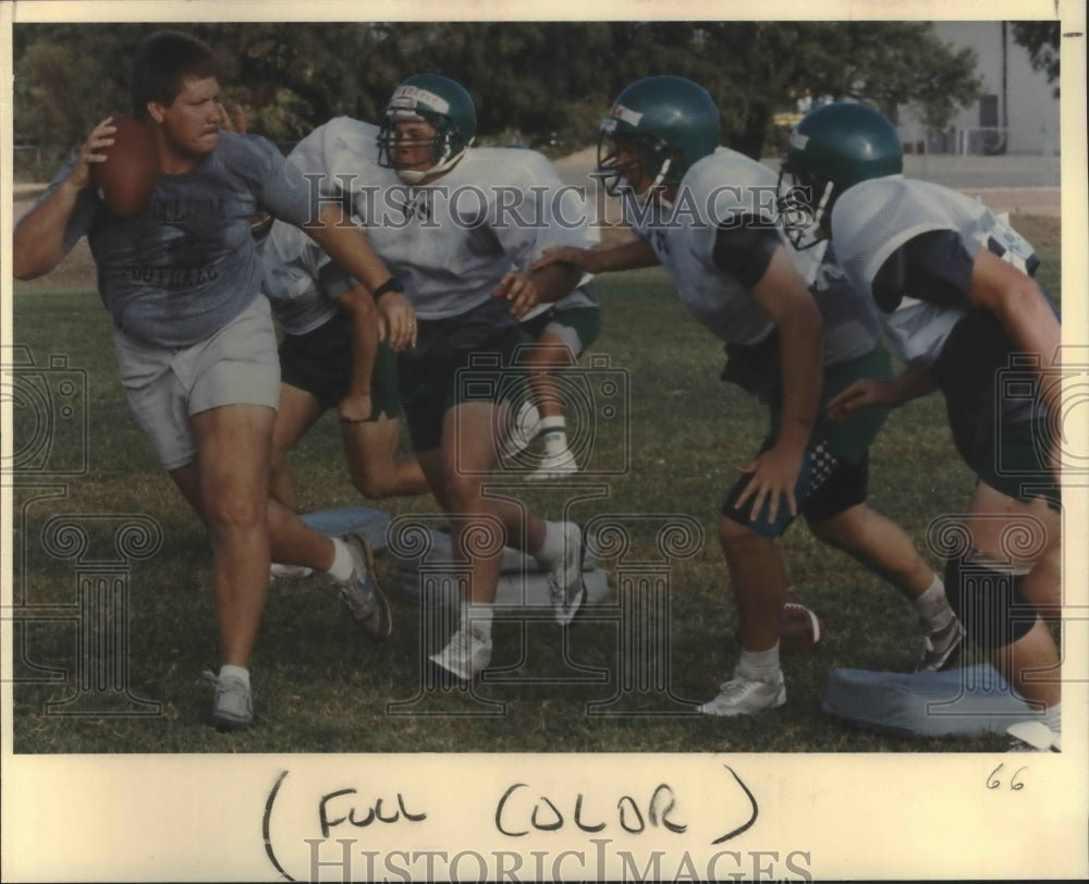 1989 Press Photo McCullum High School Football Players and Coach at Practice- Historic Images