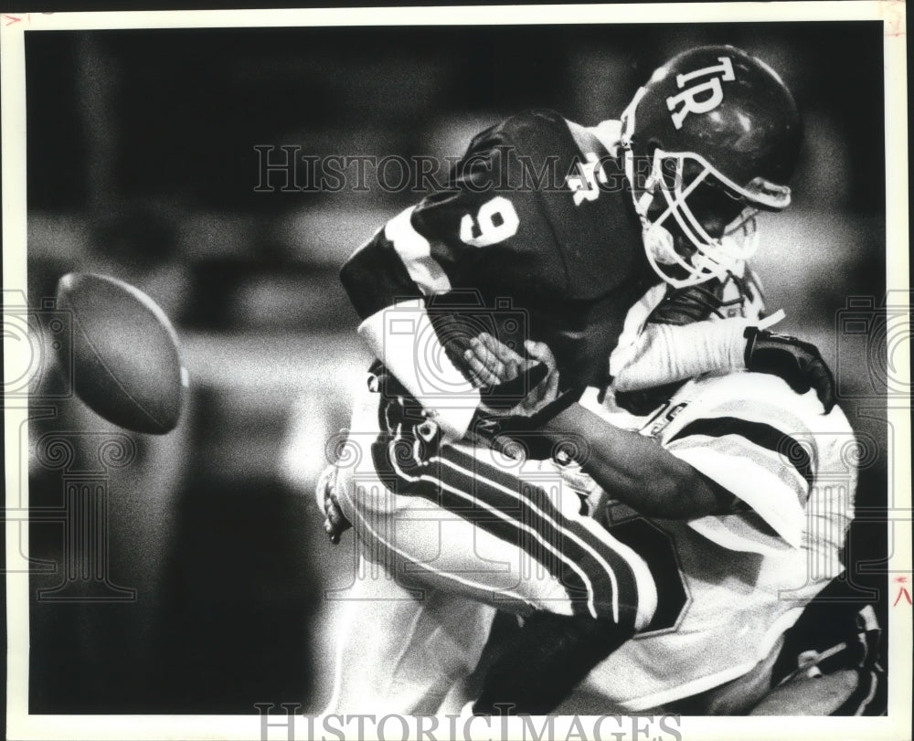 1990 Press Photo Troy Williams, Roosevelt High School Football Player at Game- Historic Images