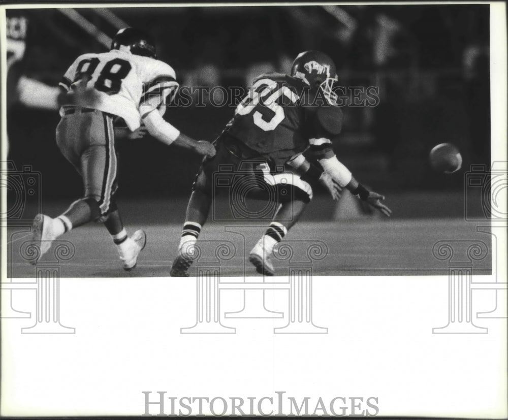 1990 Press Photo Edison and Fox Tech High School Football Players at Game- Historic Images