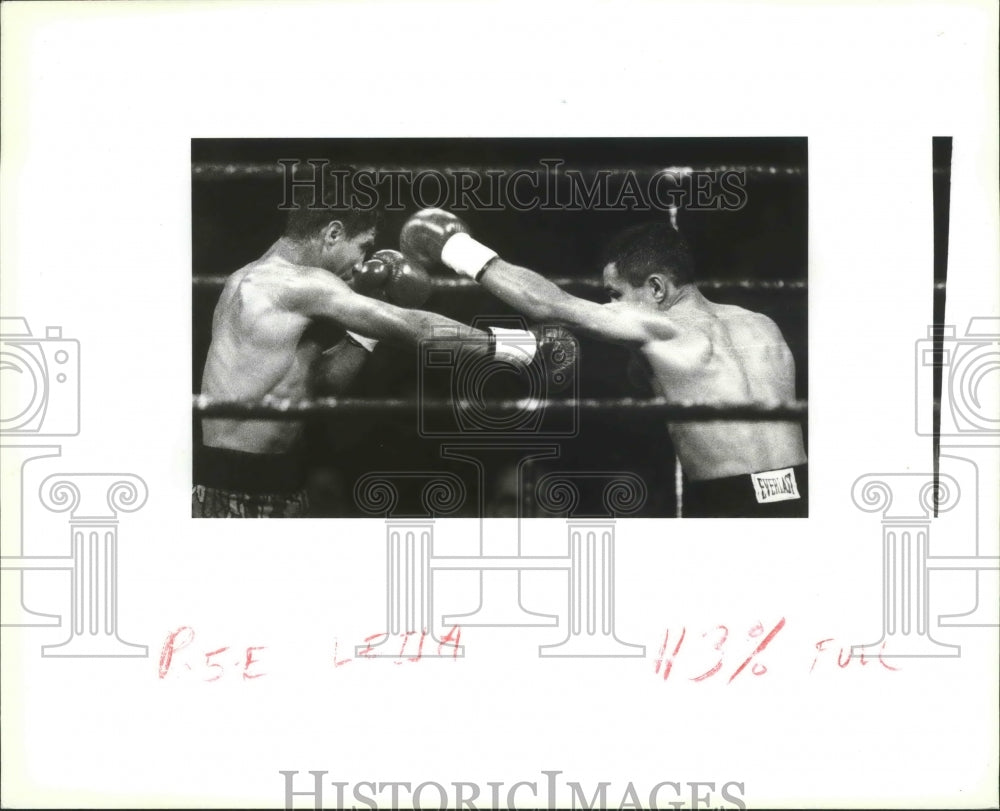 1993 Press Photo Boxer's 'Jesse' James Leija and Louis Espinoza at Hemisfair- Historic Images