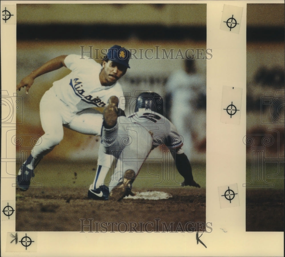 1990 Press Photo Luis Martinez, San Antonio Missions Baseball Player at Game- Historic Images