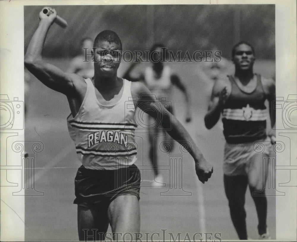 1985 Press Photo Sam Allen, Austin Reagan High School Track Runner at Northside- Historic Images