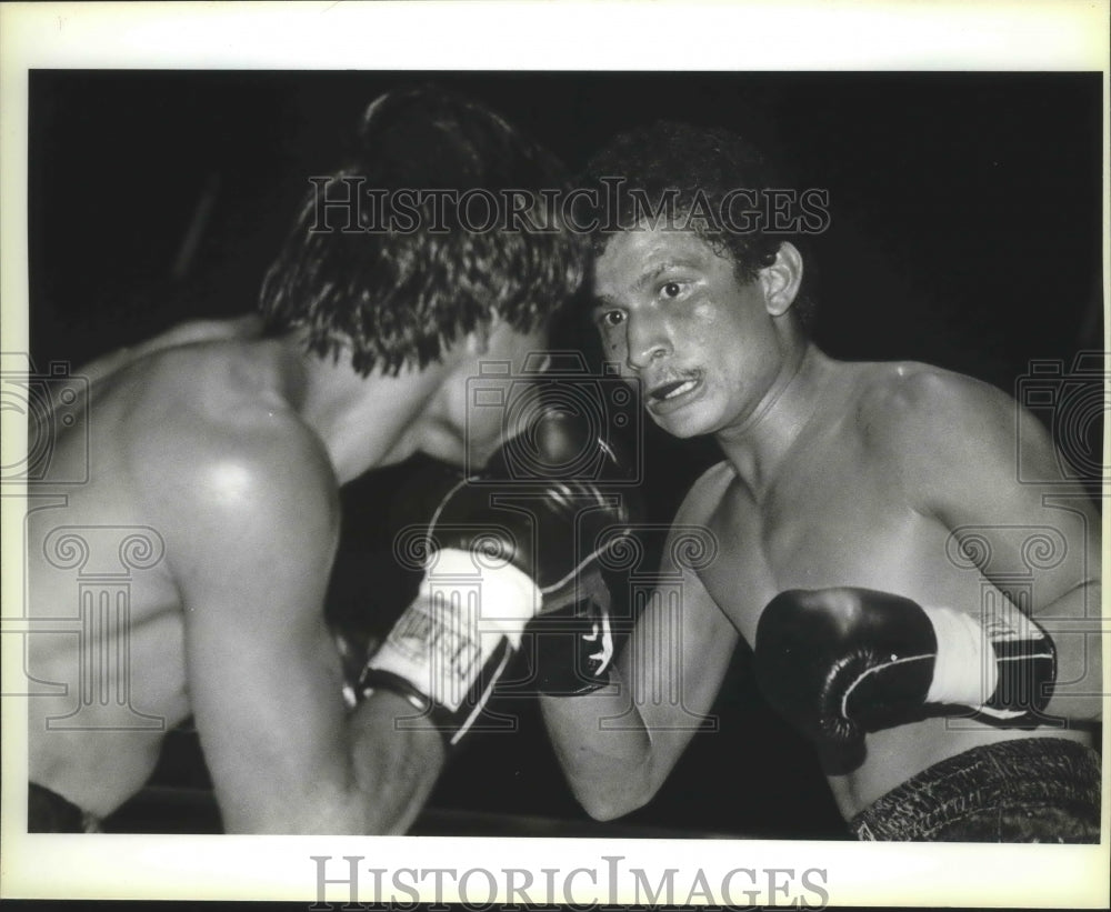 1985 Press Photo Boxers Paulie Ayala and Edgar Muniz Face Off - sas04280- Historic Images