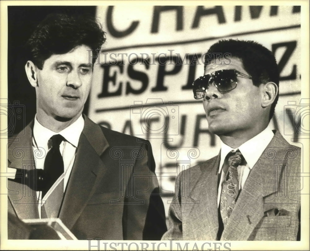 1987 Press Photo BoxeMike Ayala at press conference with promoter Laster Bedford- Historic Images