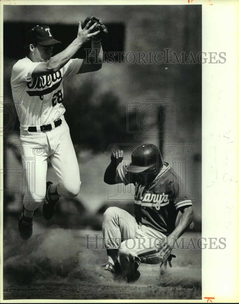 1989 Press Photo Trinity and Saint Mary High School Baseball Players at Game- Historic Images