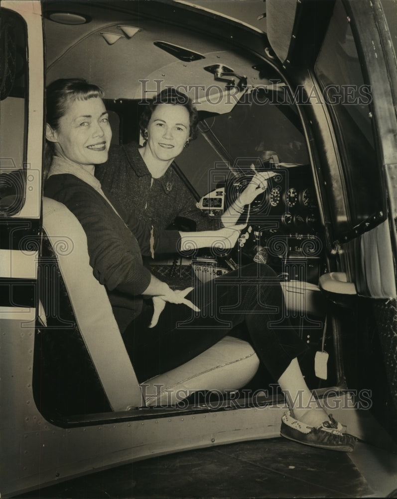 1959 Press Photo Marian Burke Flies her Plane in Women&#39;s International Air Race- Historic Images