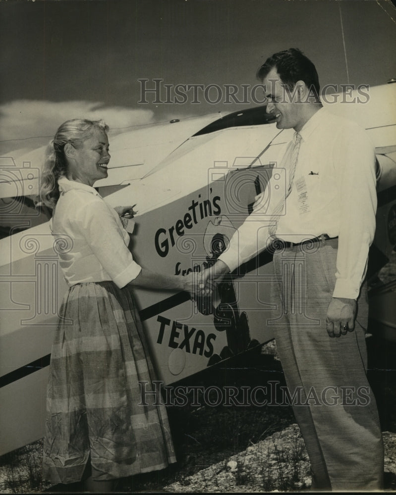 Press Photo Man and Woman Shake Hands at "Greetings from Texas" Plane- Historic Images