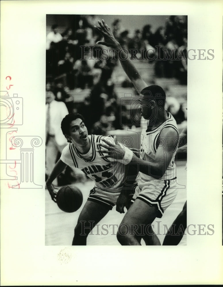 Press Photo Victor Molina, Incarnate Word College Basketball Player at Game- Historic Images