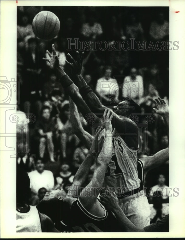 1992 Press Photo St. Mary&#39;s and Incarnate Word play a college basketball game- Historic Images