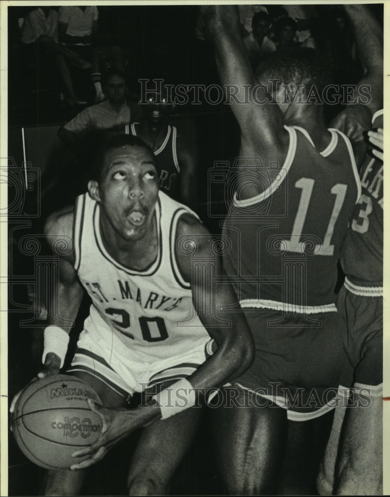 1986 Press Photo Mark Miller, Saint Mary&#39;s College Basketball Player at Game- Historic Images