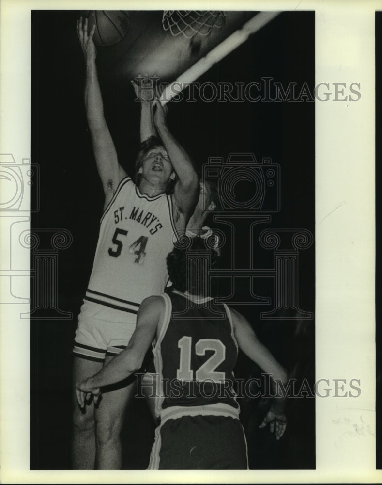 1986 Press Photo Pete Hansen, Saint Mary's College Basketball Player at Game- Historic Images