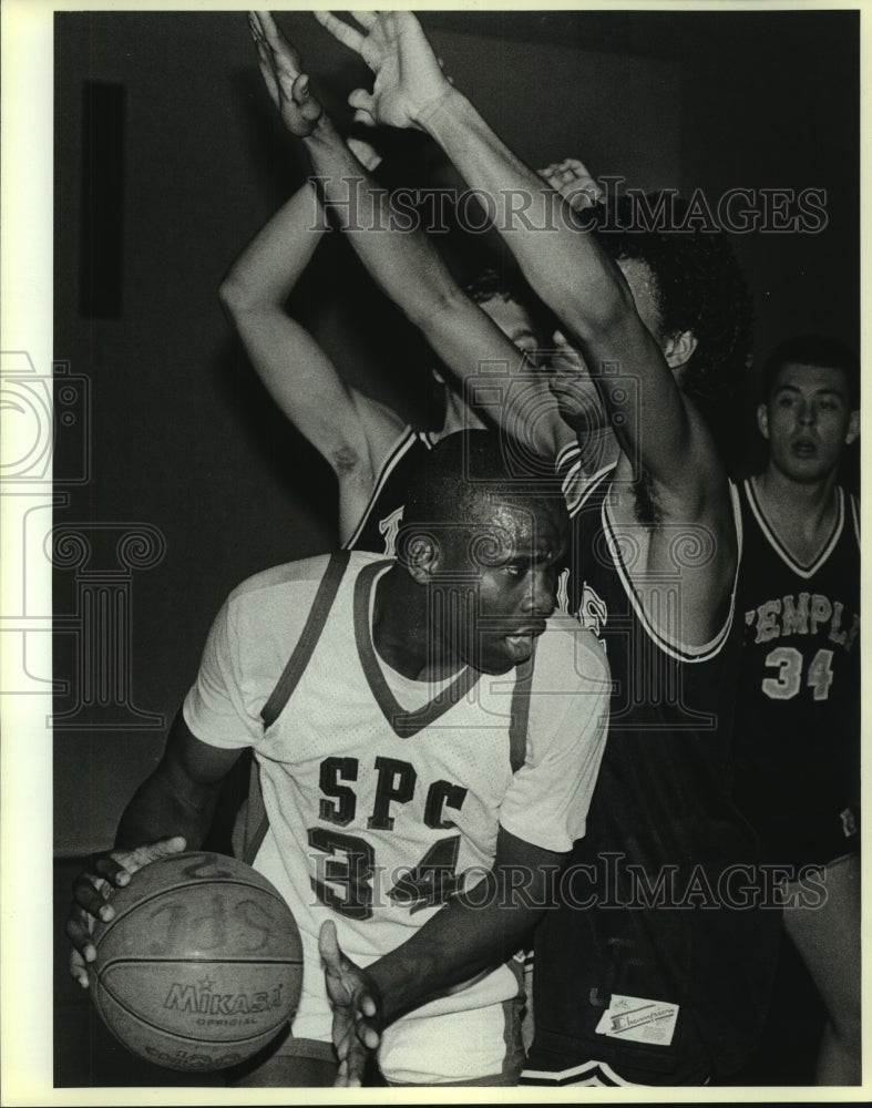 1988 Press Photo Robert Ebron &amp; Bruce MItchell, St. Philips vs Temple Basketball- Historic Images