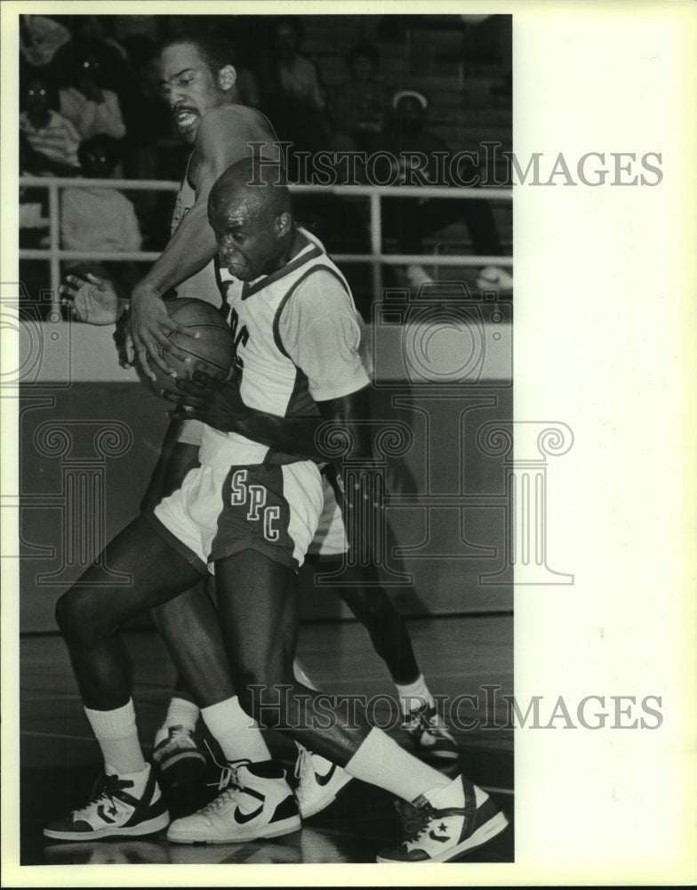1988 Press Photo Robert Ebron &amp; Eddie Cumbo, College Basketball - sas04633- Historic Images