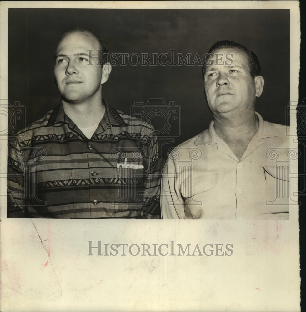 Press Photo James McDaniel, Hondo Owls Assistant with Head Carver- Historic Images