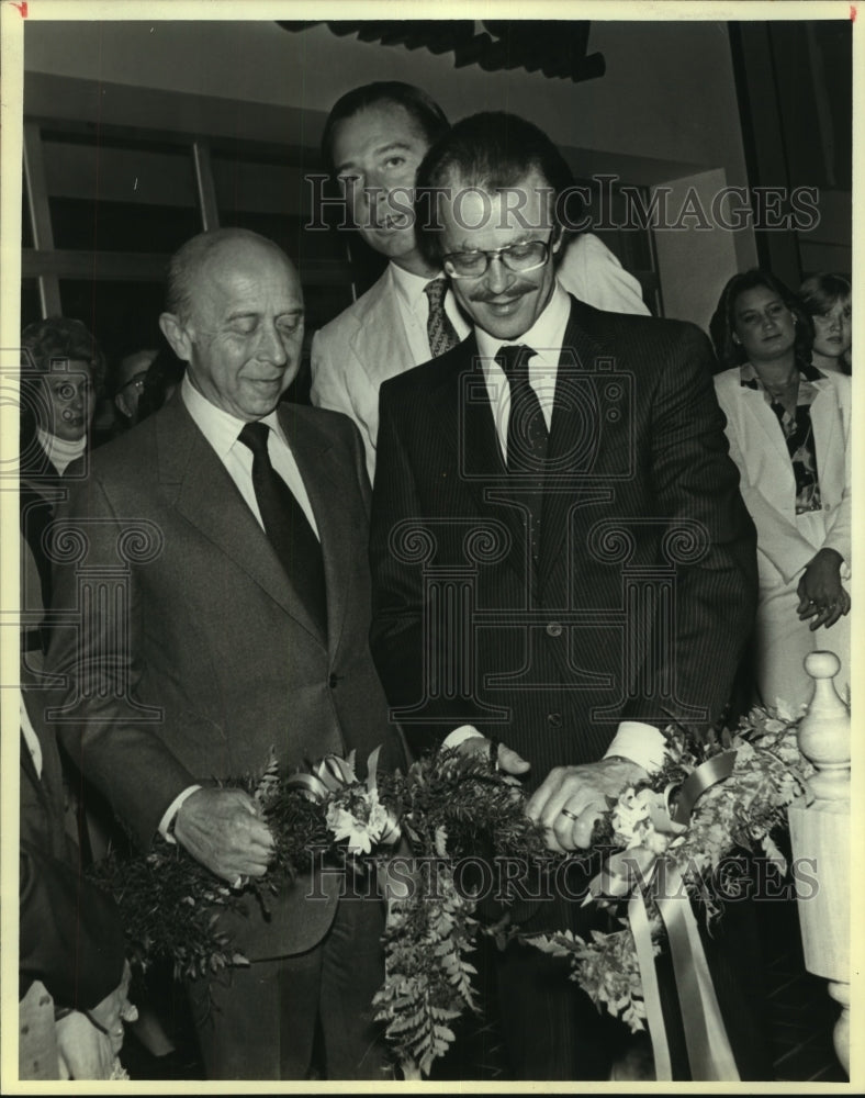 1980 Press Photo Executives at Frost Brothers Ribbon Cutting - sas04729- Historic Images