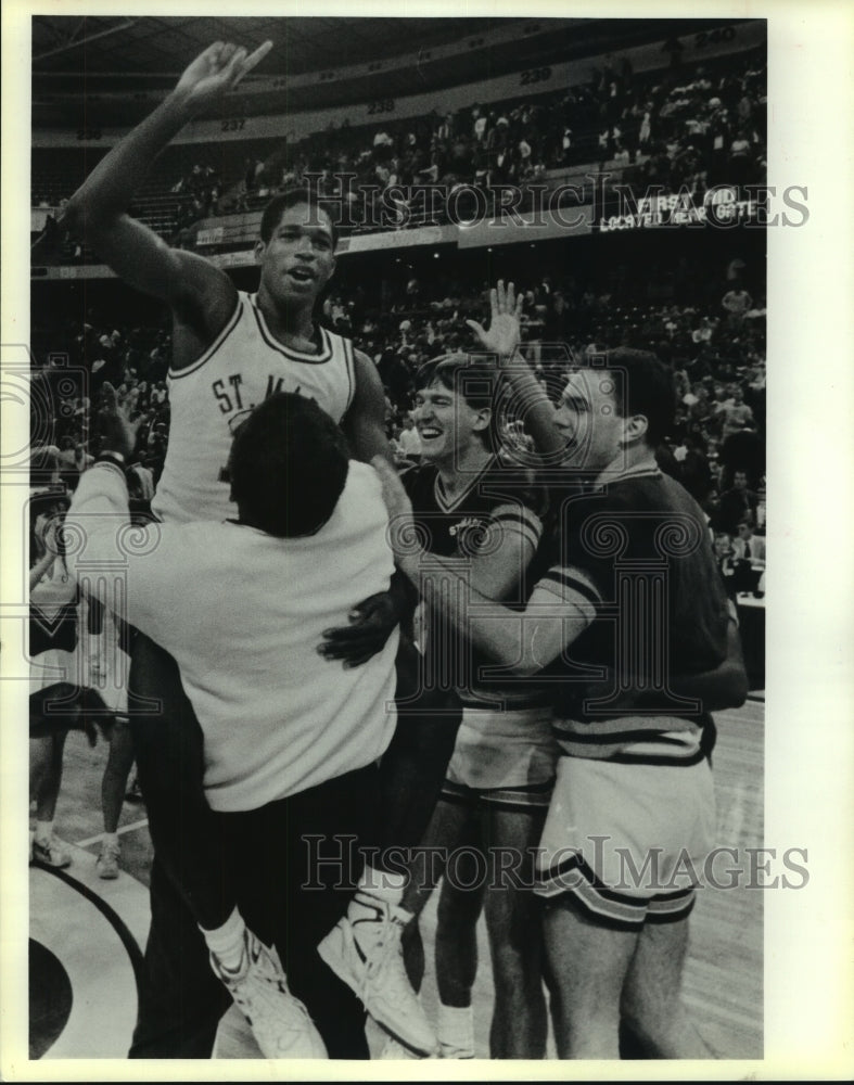 1989 Press Photo Adrian Wright, St. Mary&#39;s College Basketball Player Celebrates- Historic Images