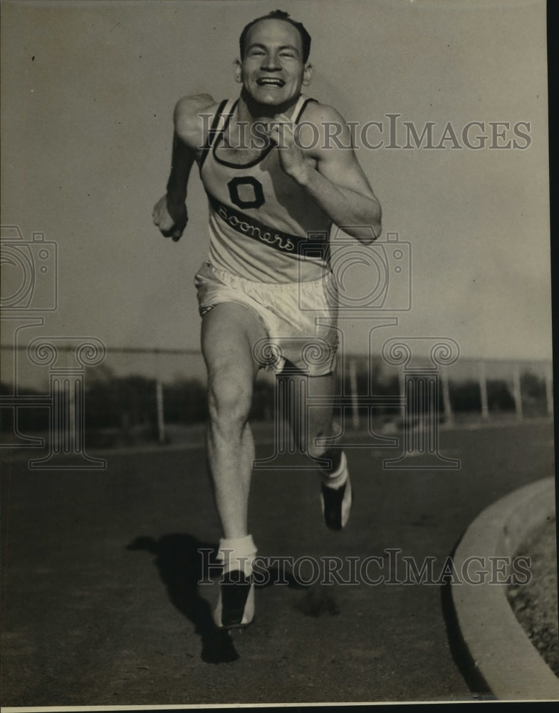 1951 Press Photo Don Crabtree, Oklahoma Sooners&#39; Track Relay Winner - sas04934- Historic Images