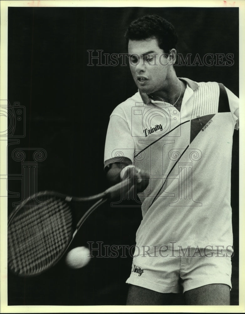 1988 Press Photo Mauricio Silva, Trinity College Tennis Player at Match- Historic Images