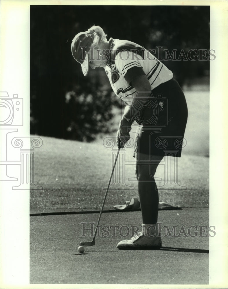 1992 Press Photo Golfer Carol Barrett at Riverside Golf Course Tournament- Historic Images