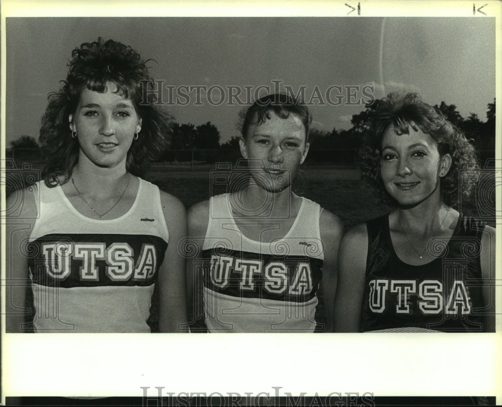 1987 Press Photo Lydia Kieke, Traci Kramer, Jody Dunston, College Track- Historic Images