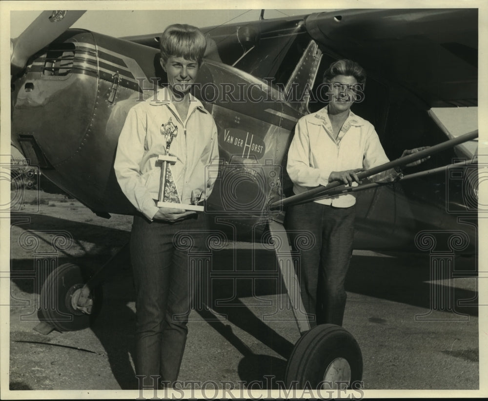 Press Photo Air racers Margaret Callaway and Donna Paulson - sas05183- Historic Images