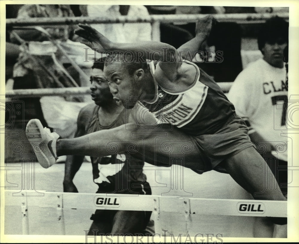 1984 Press Photo Kevin Gore, Sam Houston Hurdle Jumper at Northside Track Meet- Historic Images