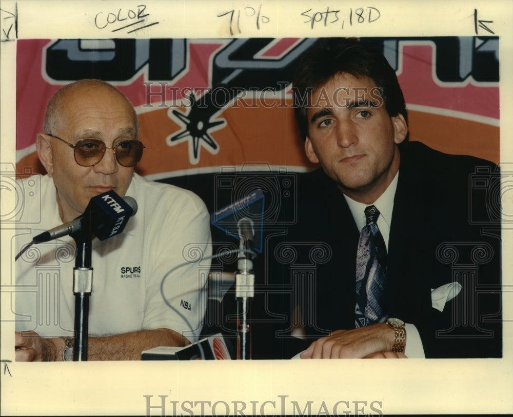 1992 Press Photo San Antonio Spurs Head Coach Jerry Tarkanian and Player- Historic Images