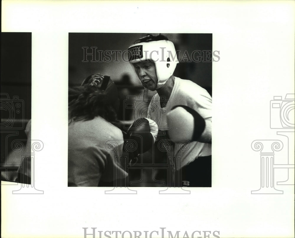 1993 Press Photo Boxers Melinda Robinson and Kelly Parish at San Fernando Gym- Historic Images