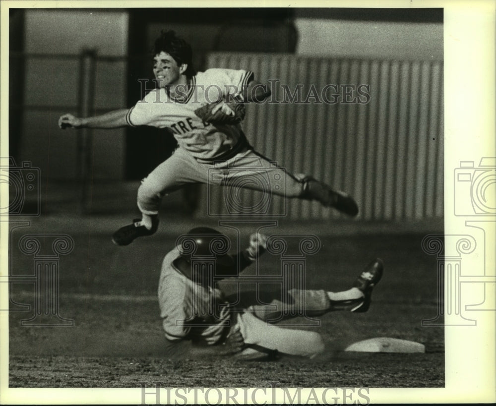 1984 Press Photo John Moran &amp; Robert Caldwell, College Baseball - sas05685- Historic Images