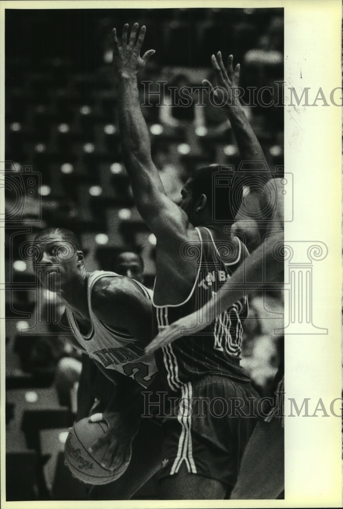 1985 Press Photo Texas-San Antonio plays a German team in exhibition basketball- Historic Images