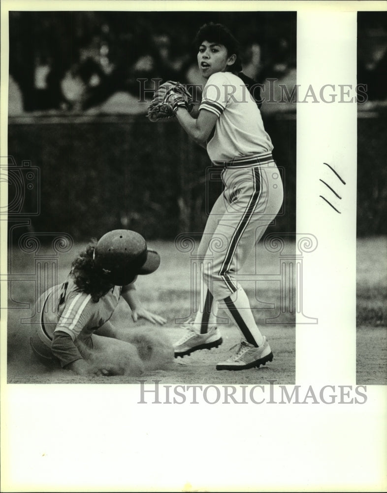 1987 Press Photo B.J. Prather &amp; Diana Garcia, St. Mary&#39;s &amp; IWC College Baseball- Historic Images