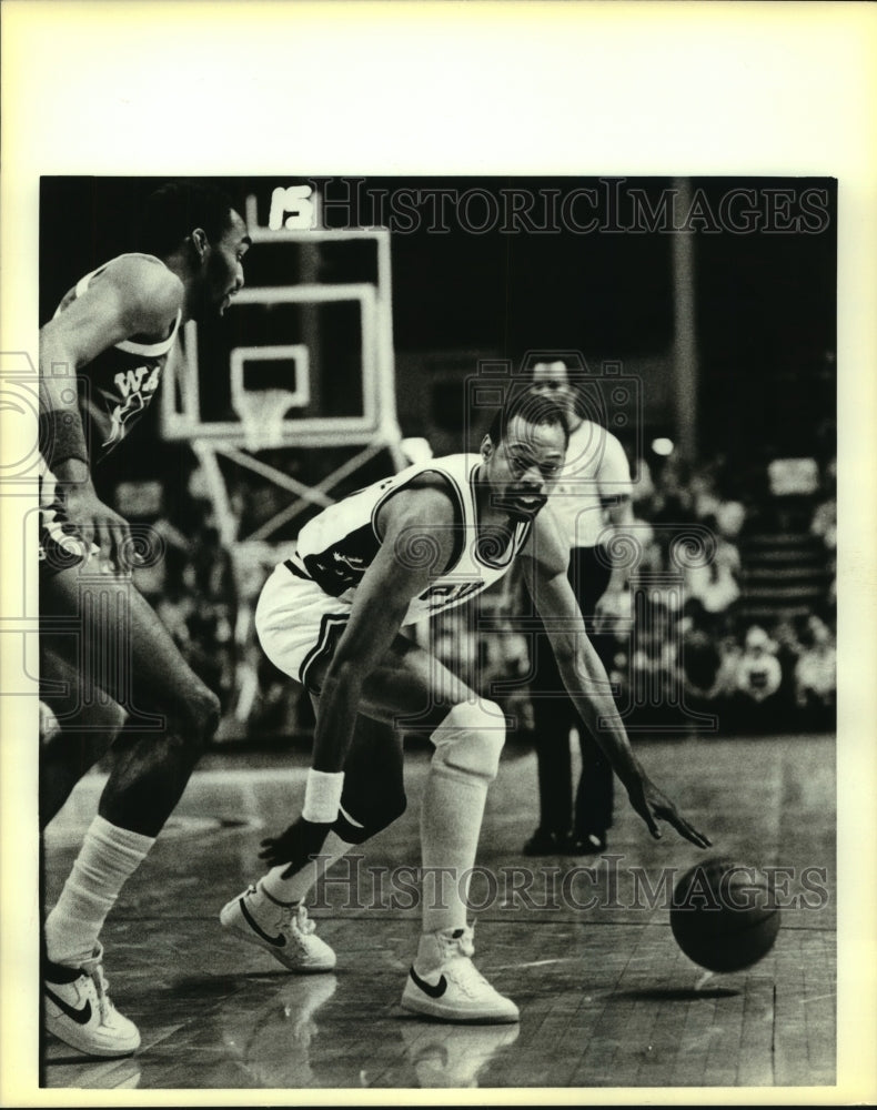1984 Press Photo San Antonio Basketball, Ron Brewer - sas05924- Historic Images