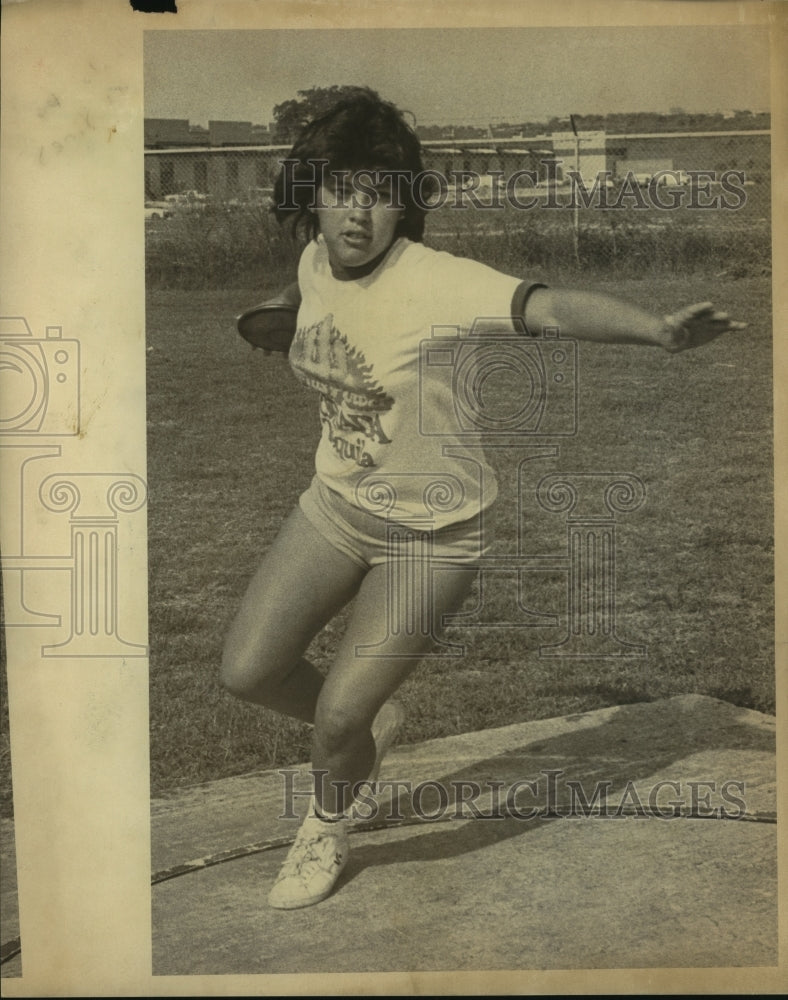 1983 Press Photo Yvette Buentello, Disc Throw - sas05934- Historic Images