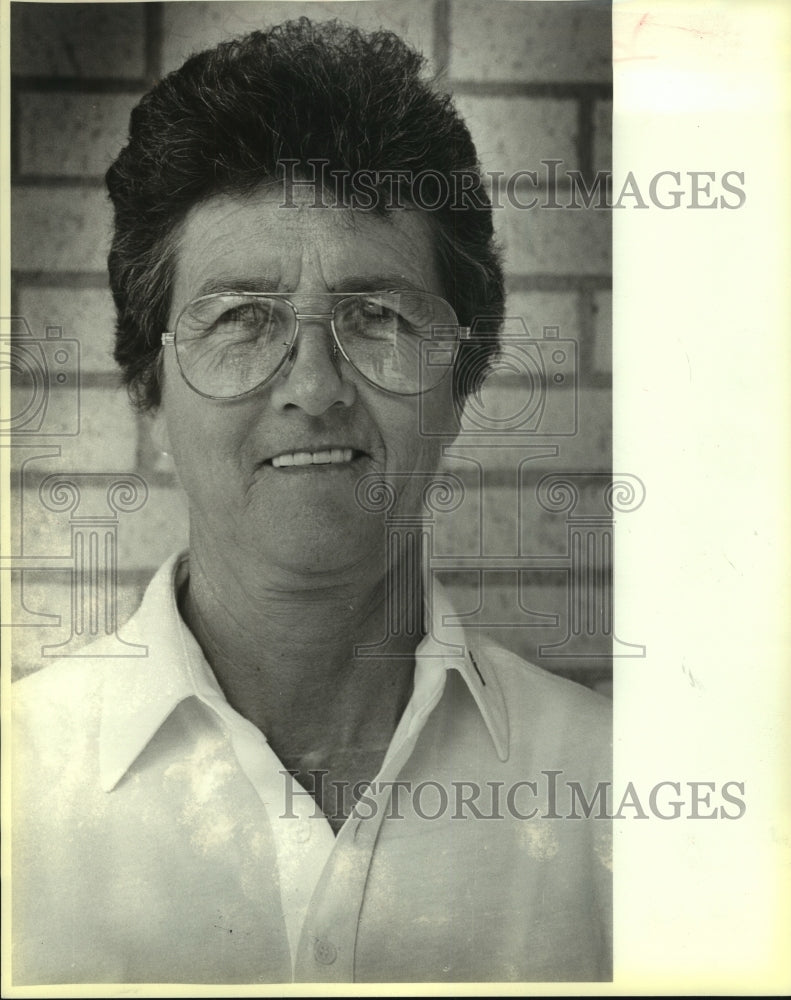 1986 Press Photo Jefferson High School Girls Volleyball Coach Dolores Dyer- Historic Images