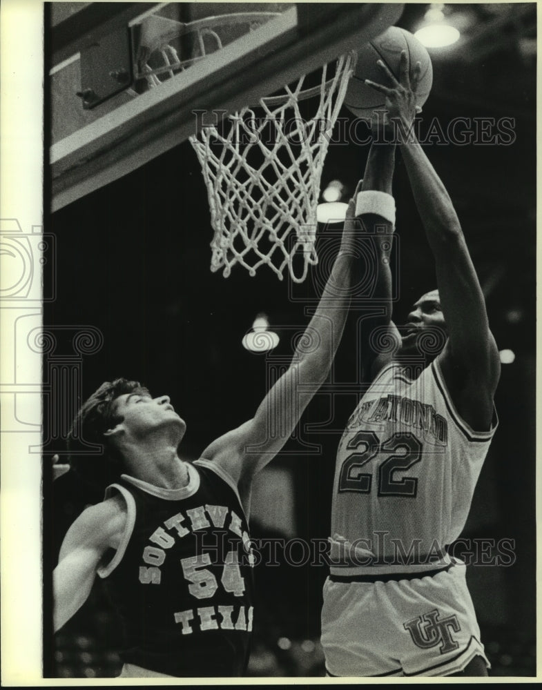 1985 Press Photo Southwest Texas and Texas-San Antonio play college basketball- Historic Images