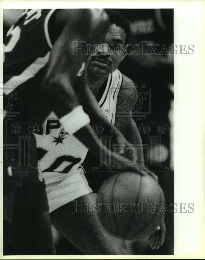 1990 Press Photo Sports, Maurice Cheeks on Defense against Clippers, Basketball- Historic Images