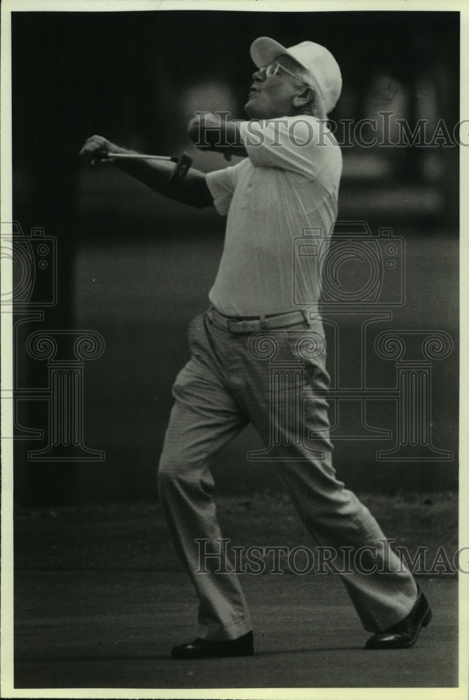 1986 Press Photo Seniors Golf course, Conrad Anderson is happy, birdie- Historic Images