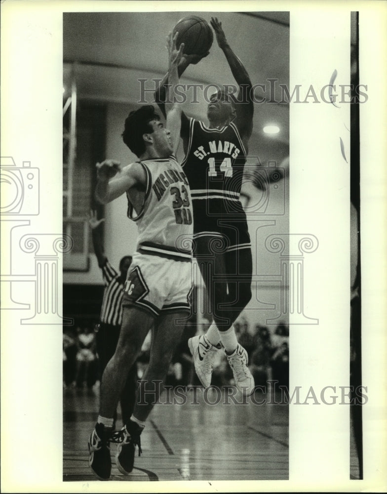 1989 Press Photo IWC Steve Constancio & St. Mary's Anthony Houston, Basketball- Historic Images