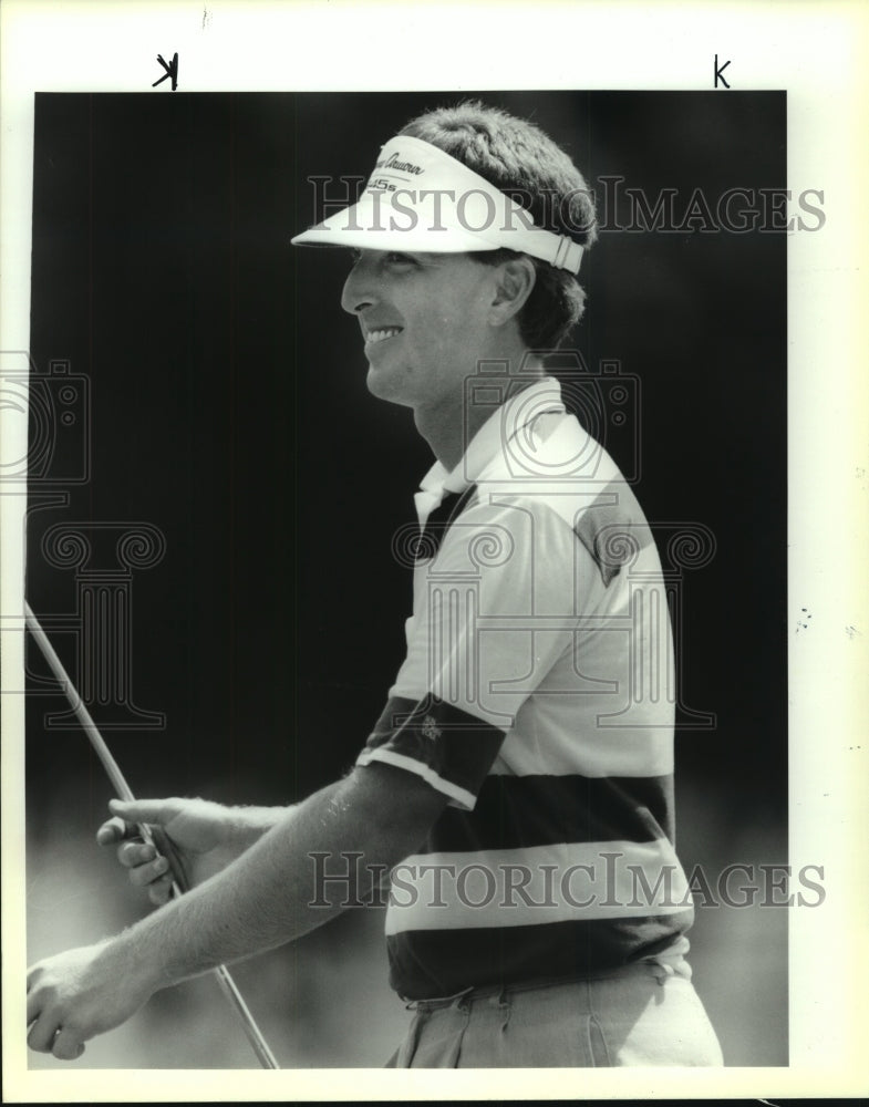 1990 Press Photo John Pierce leading the City Men&#39;s Amateur Golf tournament- Historic Images